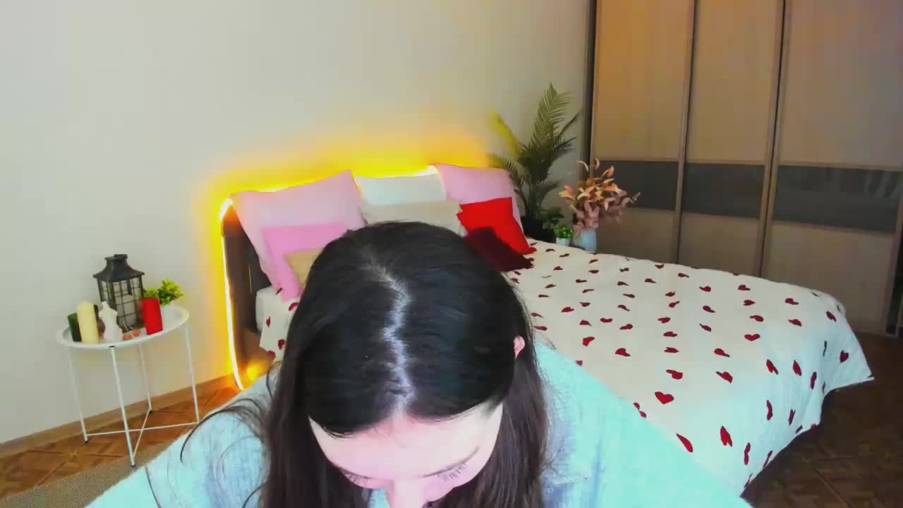 AlluringLookk Adult Chat April 3, 2026