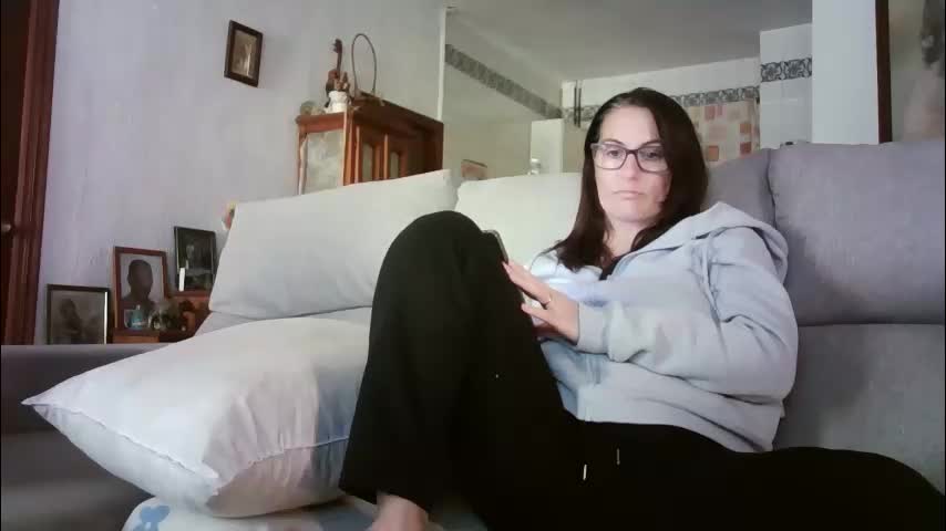 lolahueso Adult Chat April 4, 2026