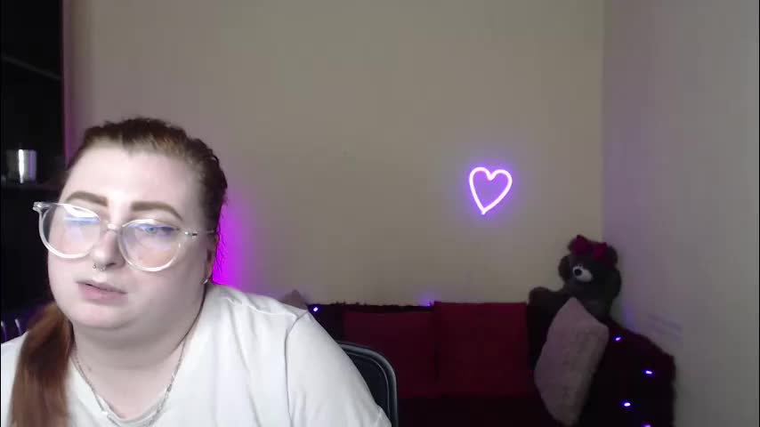 alicia_side_red Adult Chat April 4, 2026