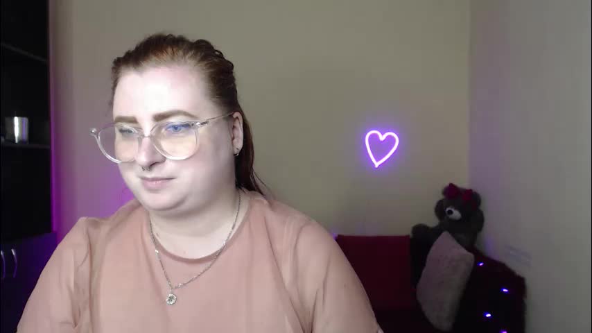 alicia_side_red Adult Chat April 4, 2026