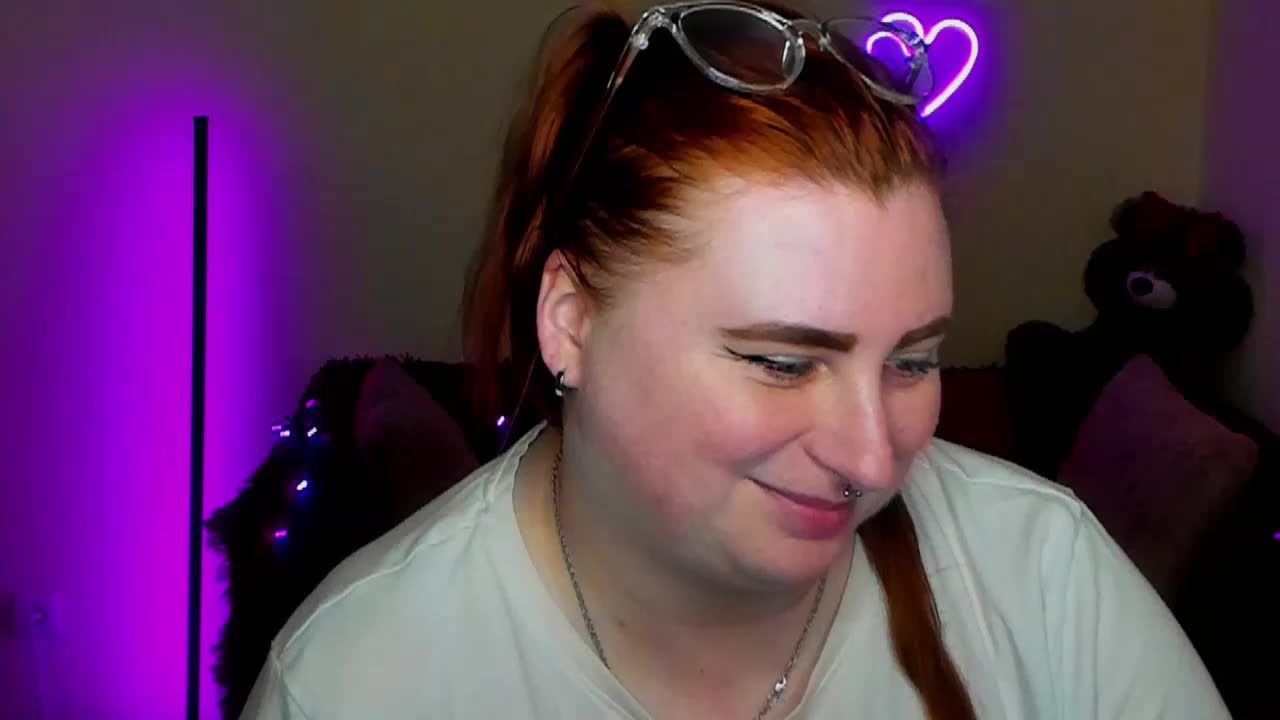 Aliciaredluv Adult Chat April 4, 2026