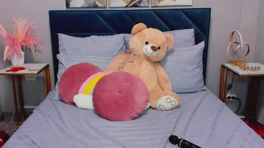 Curvy_Dynamite_ Adult Chat April 4, 2026