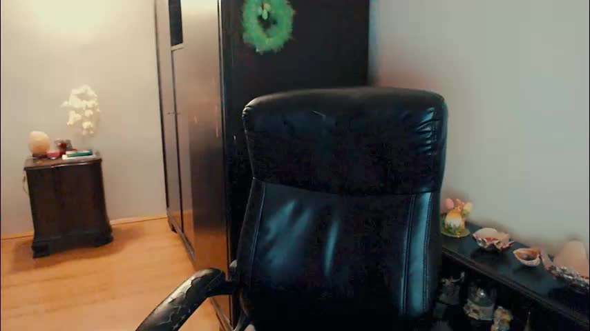 woman4love Adult Chat April 4, 2026