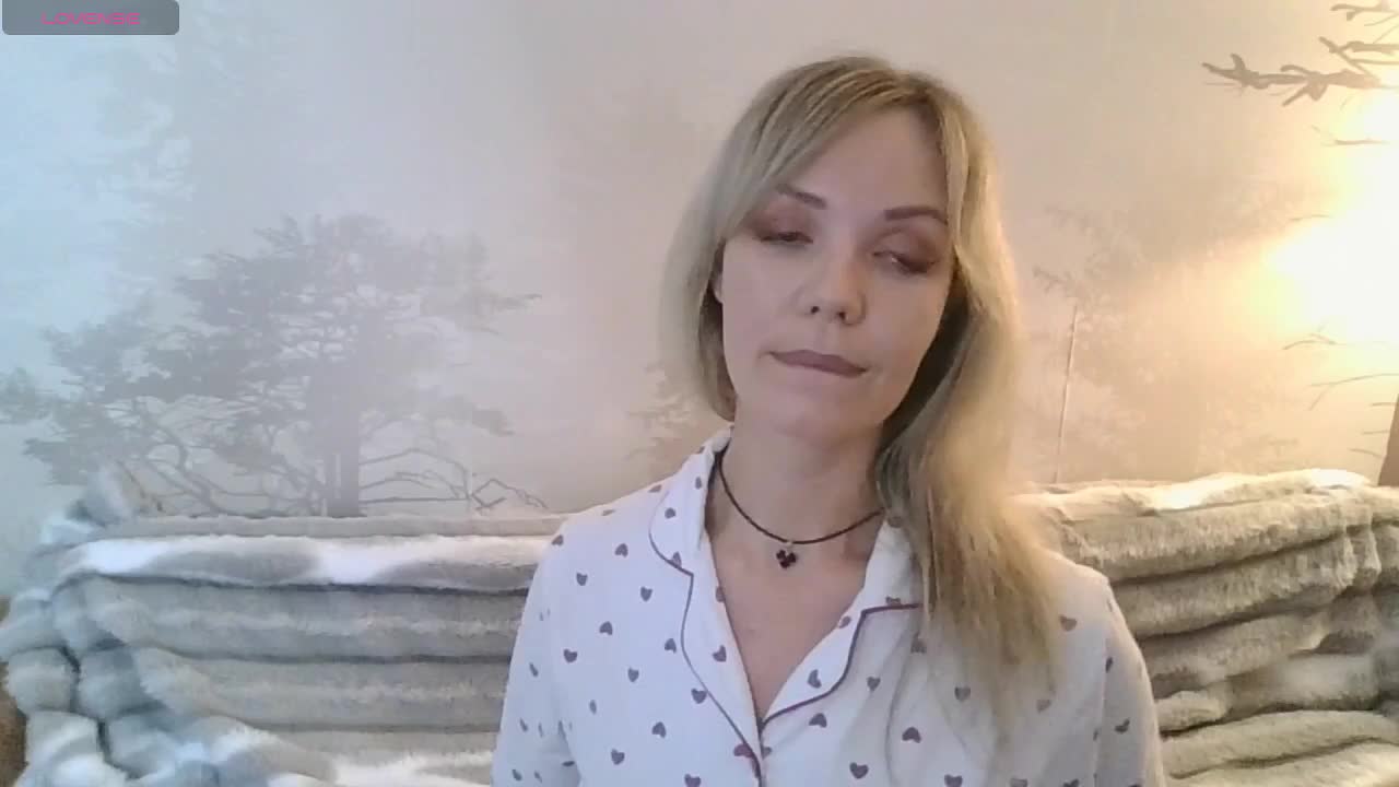 Red_Rose_98 Adult Chat April 4, 2026