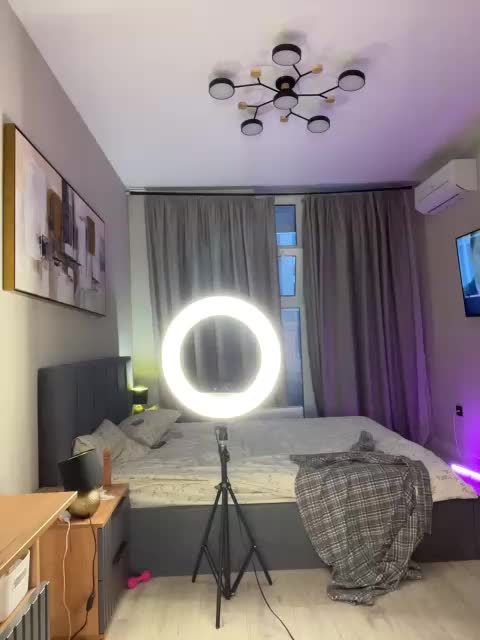 OlivkaVif Adult Chat April 4, 2026