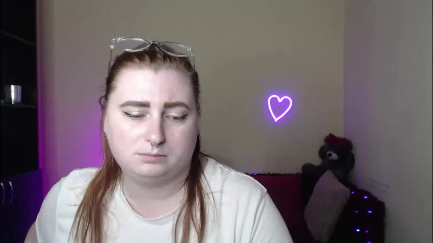 alicia_side_red Adult Chat April 4, 2026