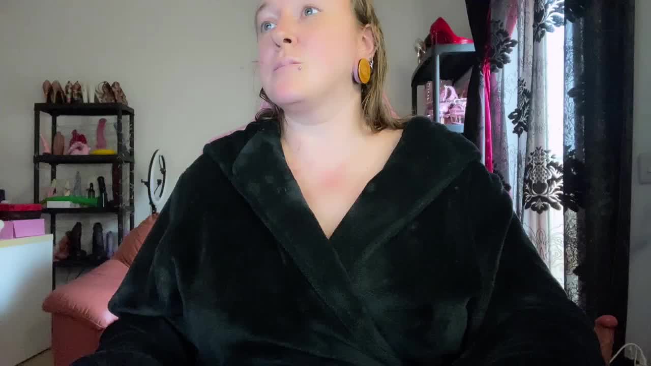 NylonQueen Adult Chat April 5, 2026