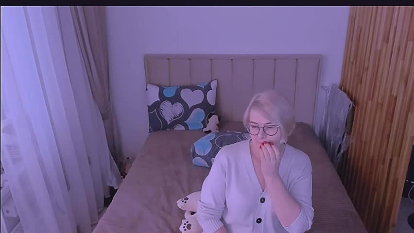 sabrinamacmarren Adult Chat April 4, 2026