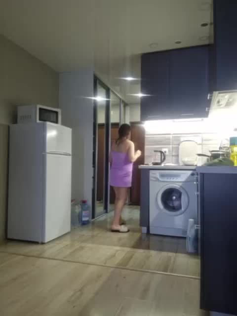 Kira183 Adult Chat April 4, 2026