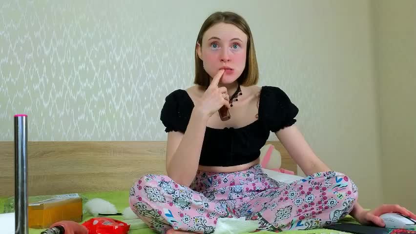 adelina_cowell Adult Chat April 4, 2026