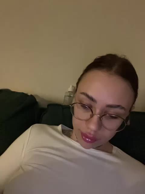 v_-_-_v Adult Chat April 5, 2026