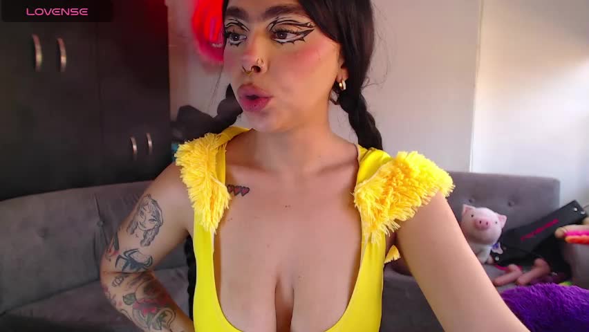 maddiie_and_clyde Adult Chat April 5, 2026