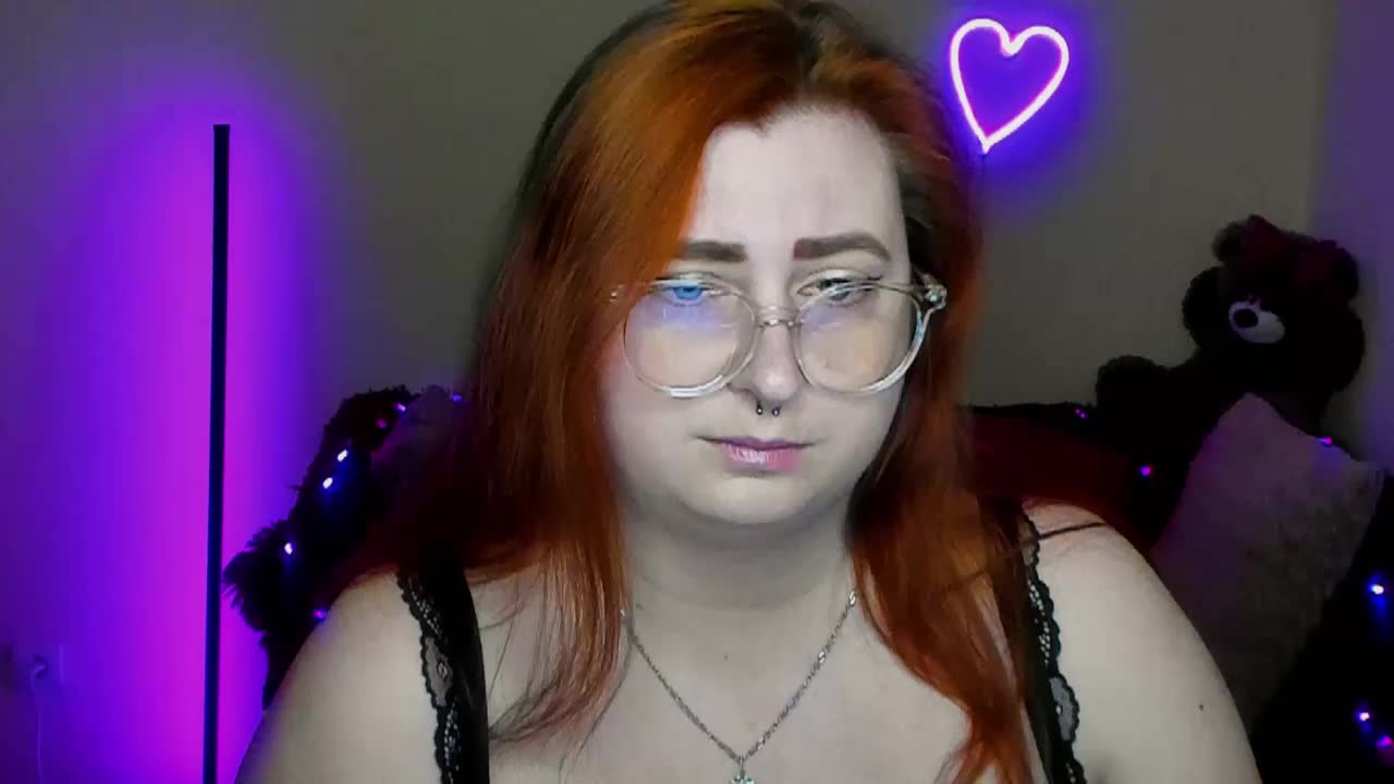 Aliciaredluv Adult Chat April 5, 2026