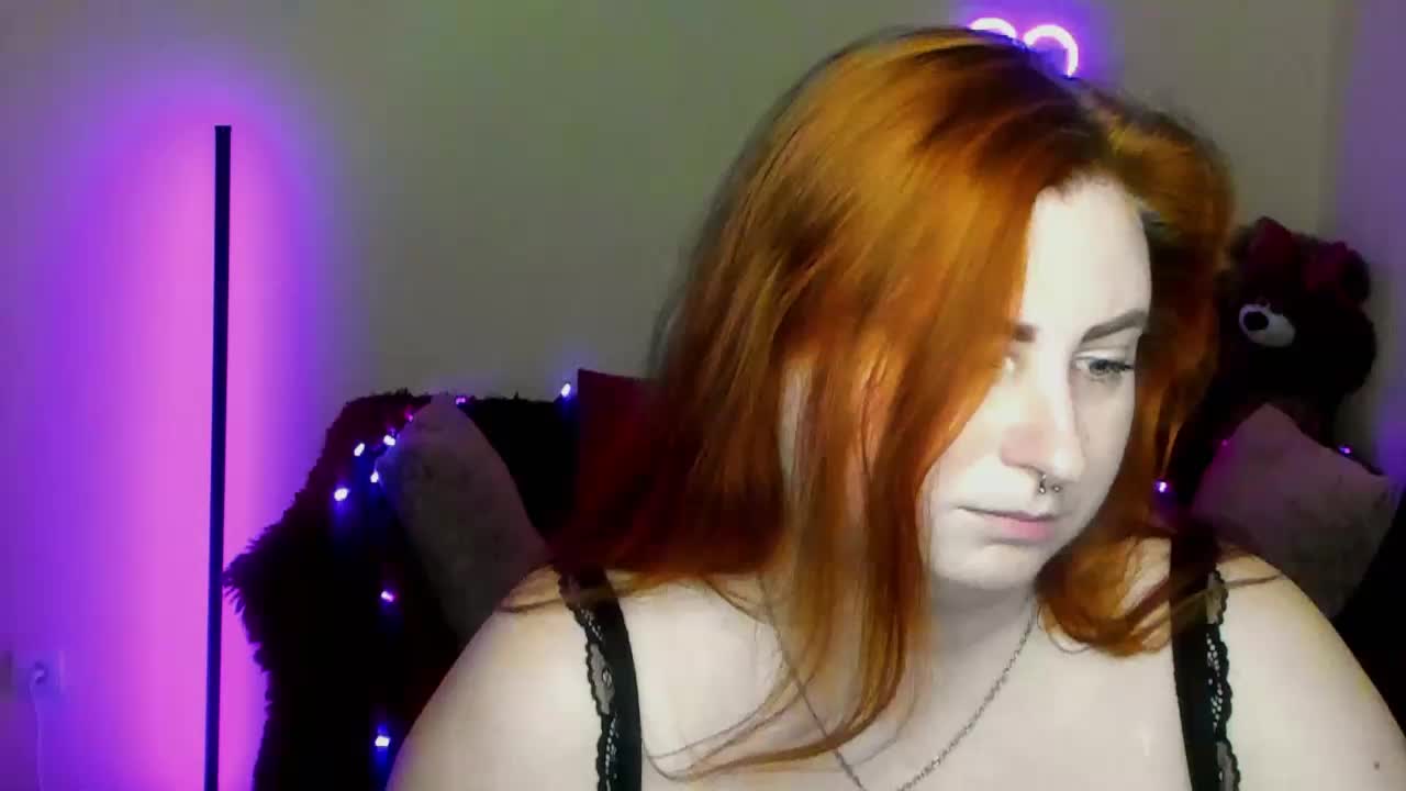 Aliciaredluv Adult Chat April 5, 2026