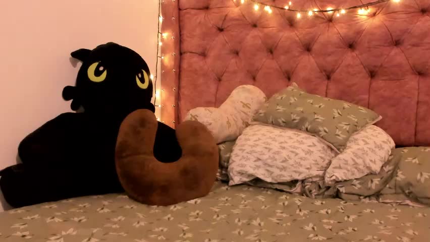 mia_miel69 Adult Chat April 6, 2026