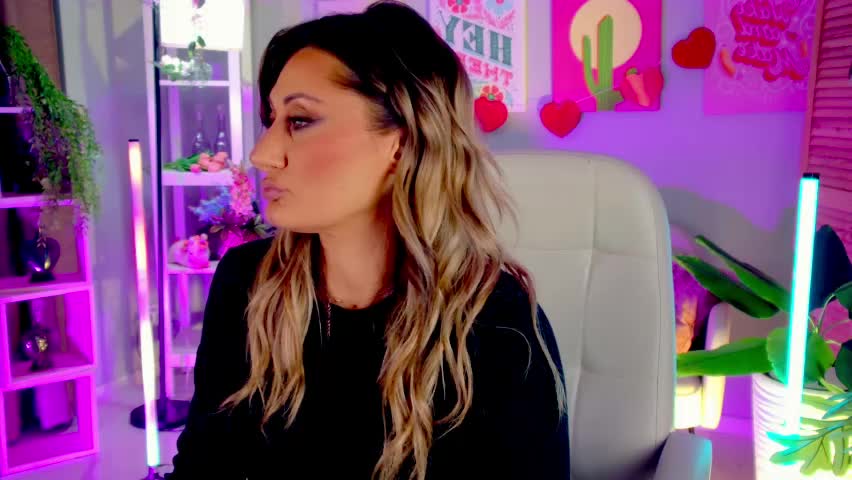 sarahholly Adult Chat April 6, 2026