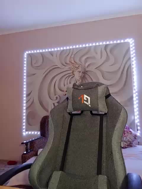 LediiFox Adult Chat April 6, 2026