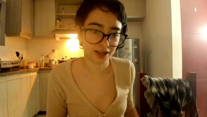 petitee_lunna Adult Chat April 6, 2026