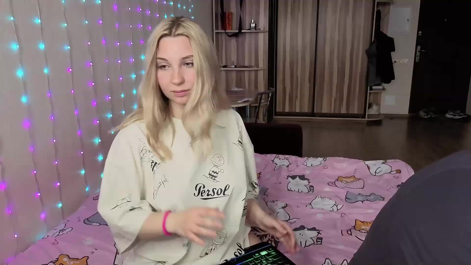 llolilove Adult Chat April 6, 2026