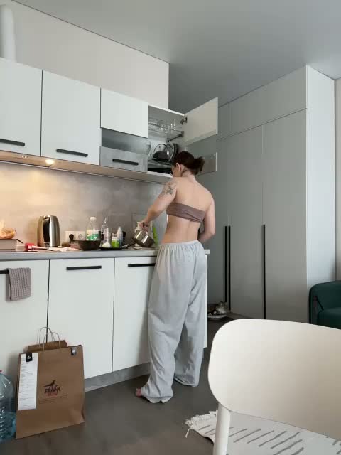 v_-_-_v Adult Chat April 6, 2026