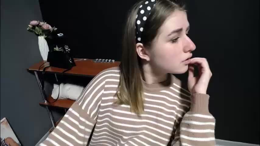 moon_sirennn Adult Chat April 6, 2026