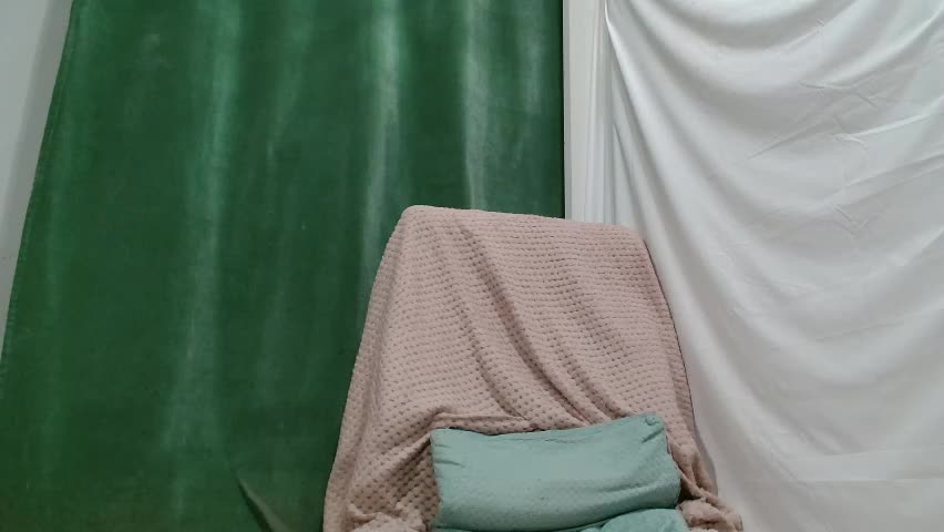 xxxlola_ Adult Chat April 6, 2026