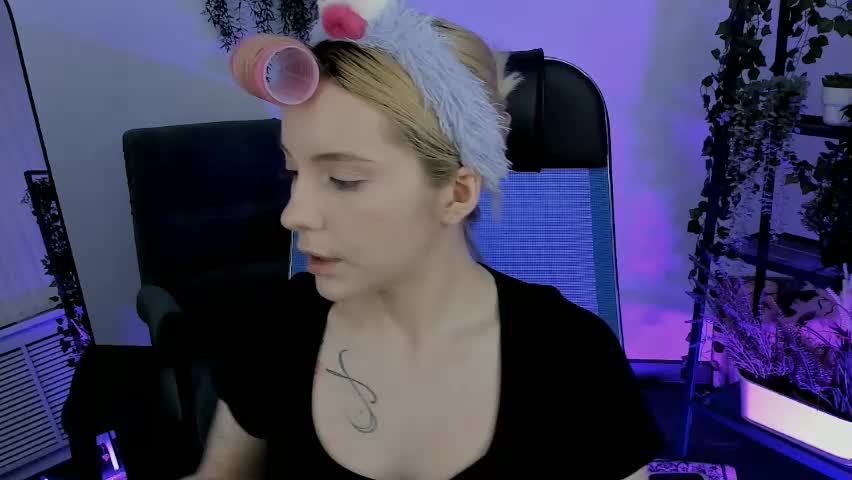 aurorawrenfield Adult Chat April 7, 2026