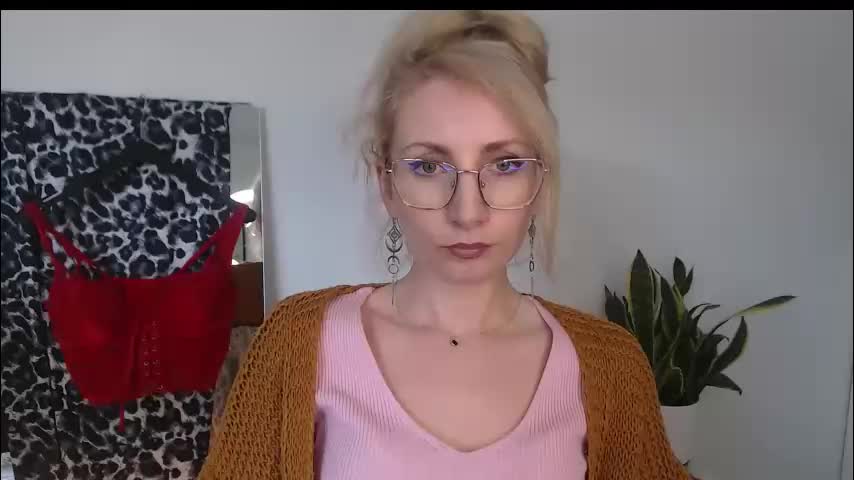 cinderellamoon Adult Chat April 7, 2026