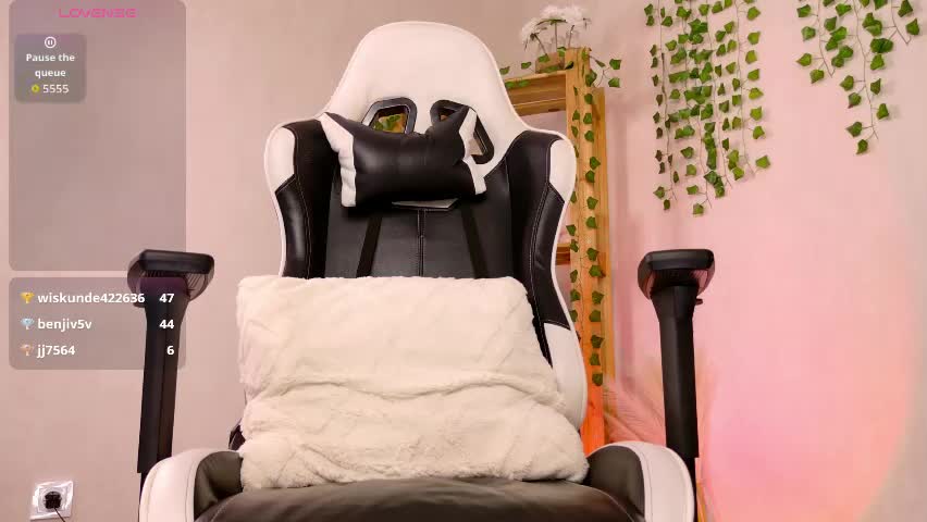 lilcatalia Adult Chat April 7, 2026