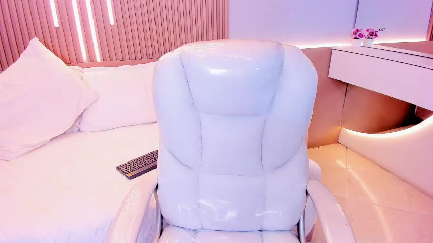 paradise_doll_s Adult Chat April 7, 2026