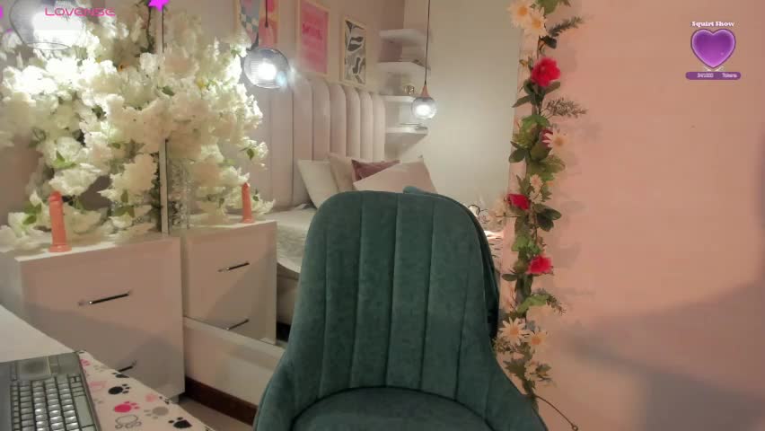 mia__bailey_ Adult Chat April 7, 2026