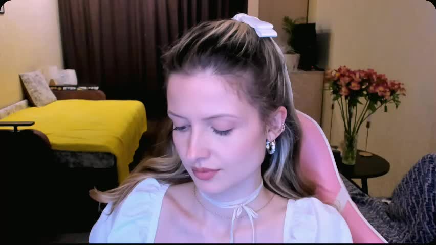 julie_flores Adult Chat April 8, 2026