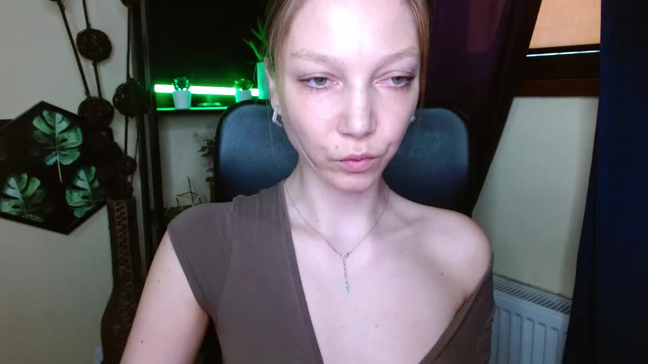 EmillyExtasy Adult Chat April 7, 2026