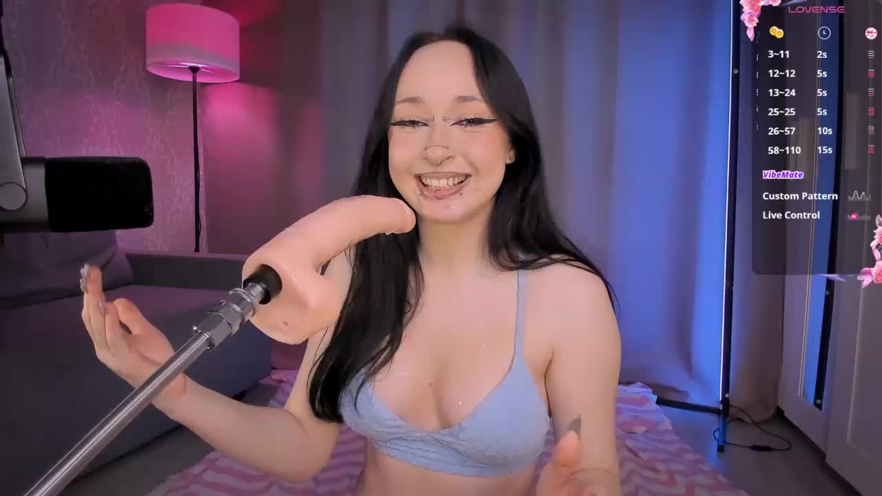 Juicy-Vikki Adult Chat April 7, 2026