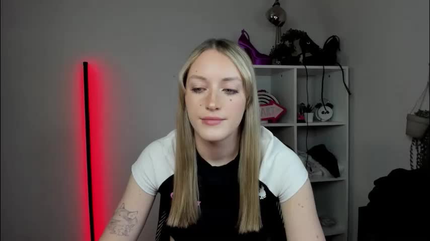 evelynblond Adult Chat April 7, 2026