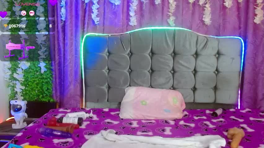 ariana_lopez22 Adult Chat April 8, 2026