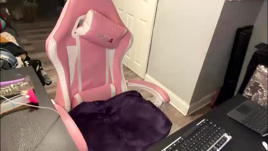 clussyclown Adult Chat April 8, 2026