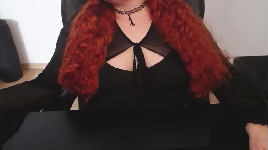 elly_petite Adult Chat April 8, 2026