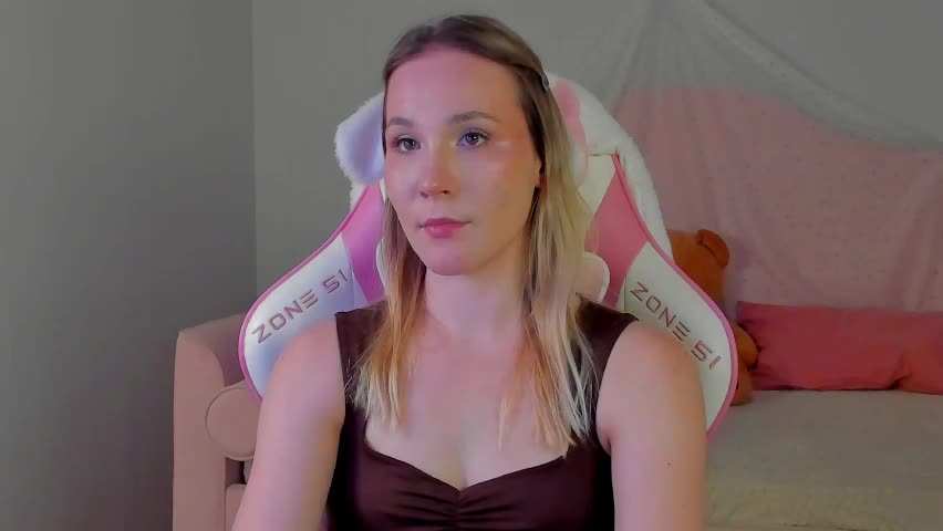 elaravoltage Adult Chat April 8, 2026