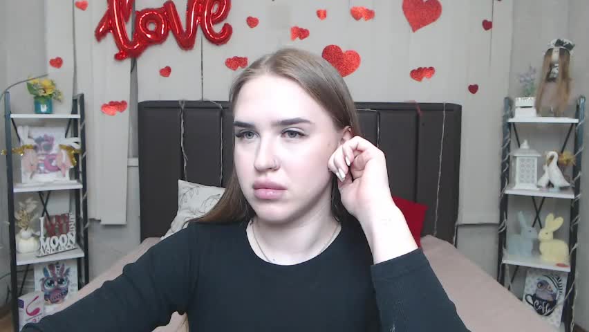 laurahlot Adult Chat April 8, 2026