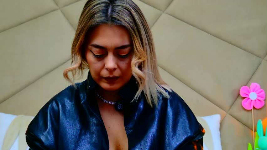 chloevee Adult Chat April 8, 2026