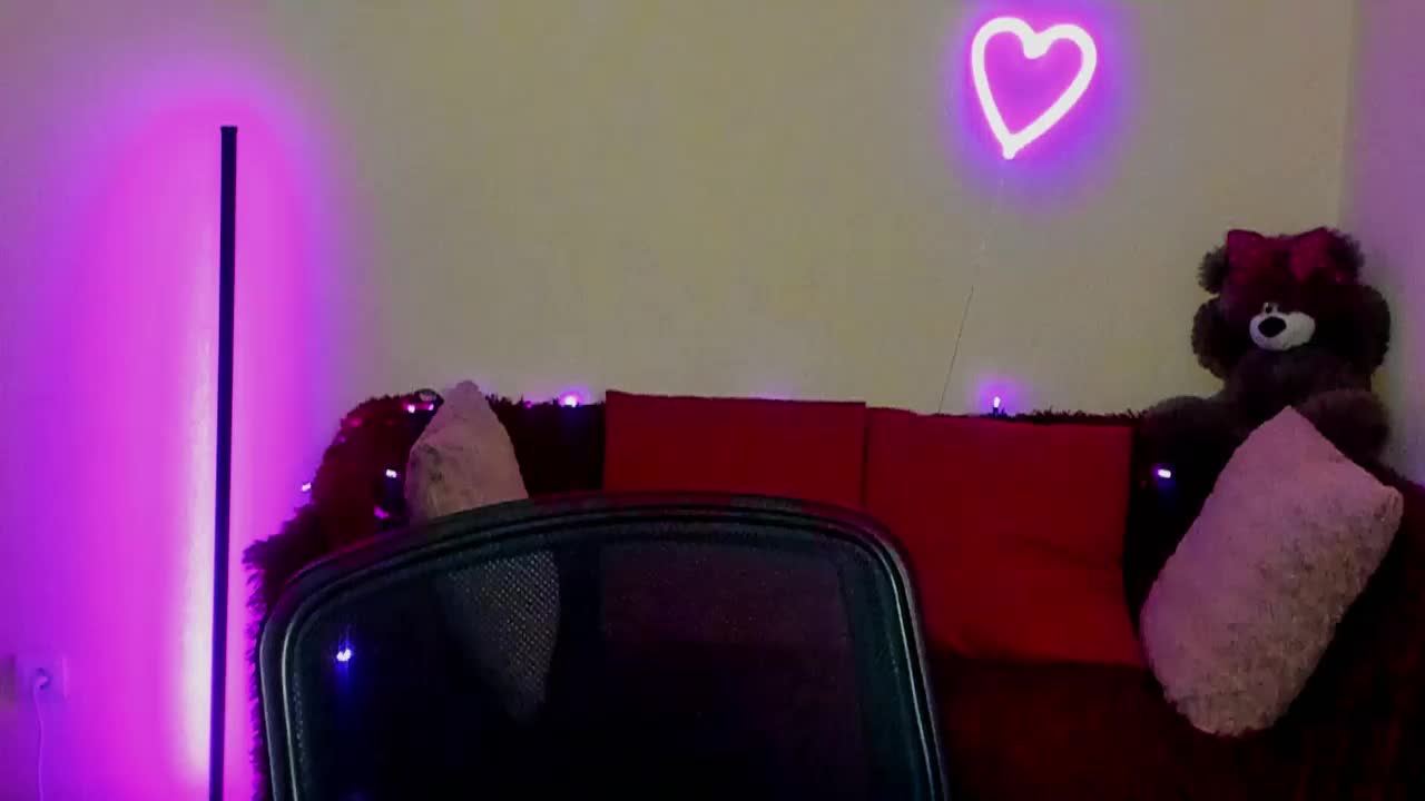 Aliciaredluv Adult Chat April 9, 2026