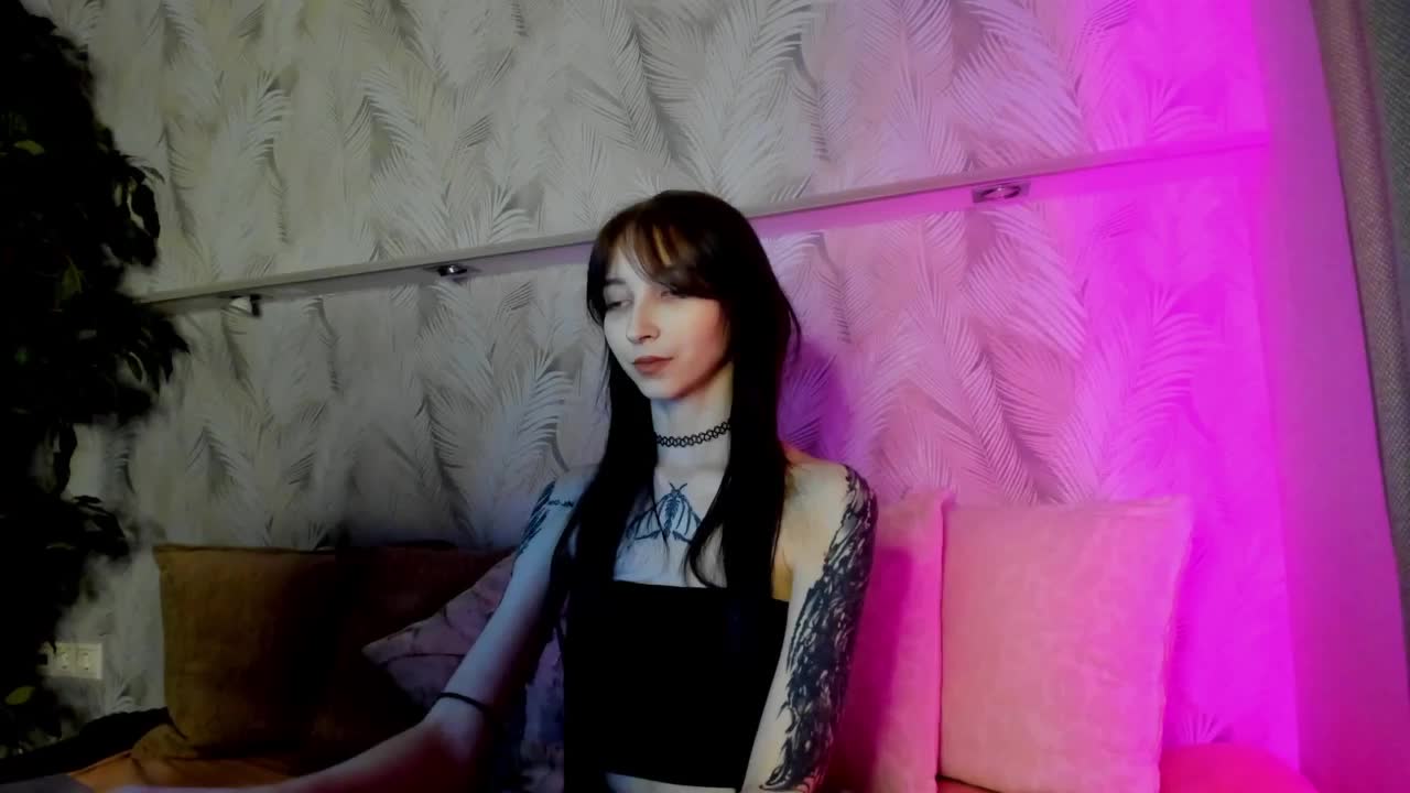 Ellen-Hops Adult Chat April 8, 2026