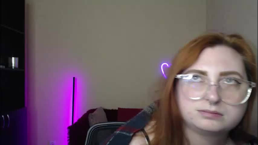 alicia_side_red Adult Chat April 8, 2026