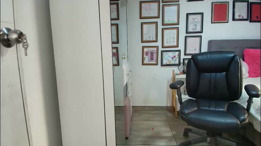 mia_sepulveda Adult Chat April 8, 2026