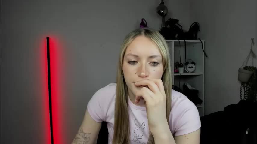 evelynblond Adult Chat April 8, 2026