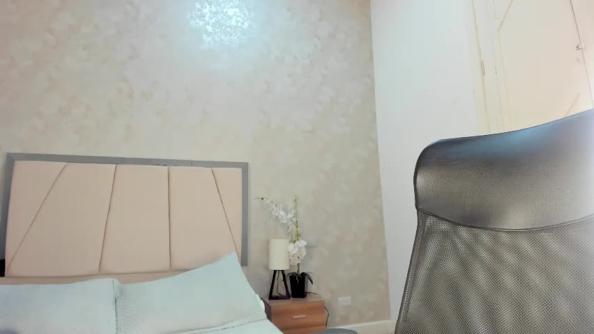 nicoll_ruiz_ Adult Chat April 9, 2026