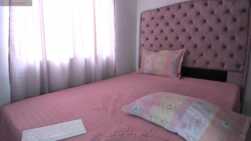 carolinewhite01 Adult Chat April 10, 2026
