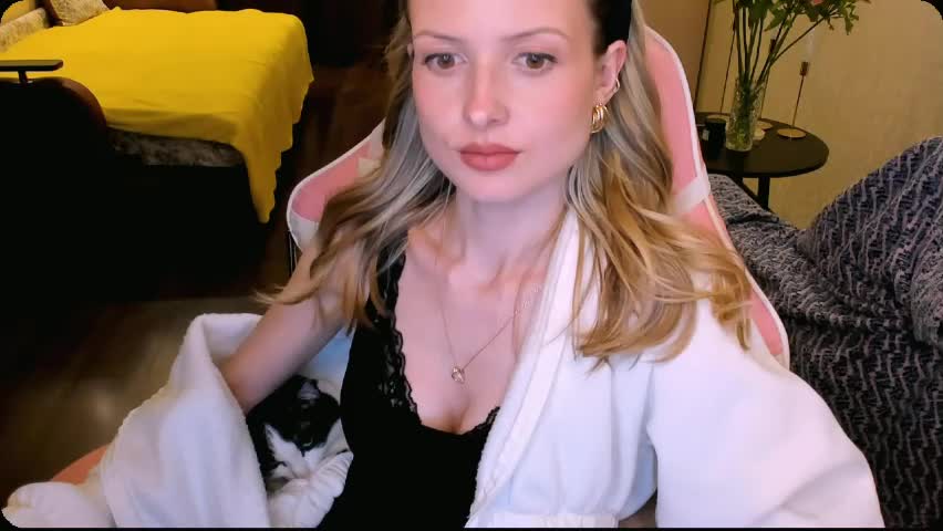 julie_flores Adult Chat April 10, 2026