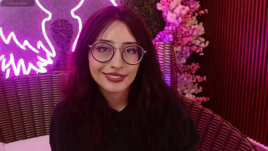 sweet_roxanee Adult Chat April 10, 2026